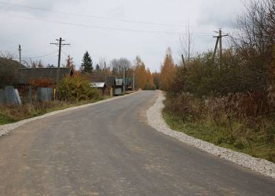 В Холм-Жирковском районе отремонтировали 10 километров дорог