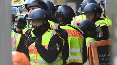 Операция в Берлине: 2 000 полицейских задержали 21 нарушителя из 40