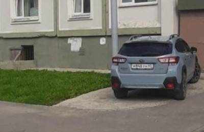 Россиянин зацементировал газон под личную парковку