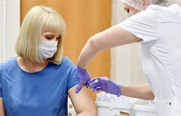 Белорусам предложили туры на вакцинацию в Европу