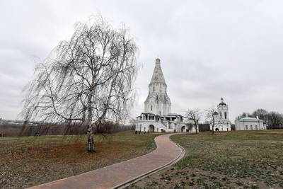 Москвичам рассказали об особенностях церкви 16 века в парке «Коломенское»