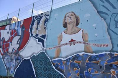 Самое большое граффити в Заполярье украсило стену одного из домов