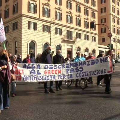 В центре Рима проходит новая акция протеста против ковид-сертификатов