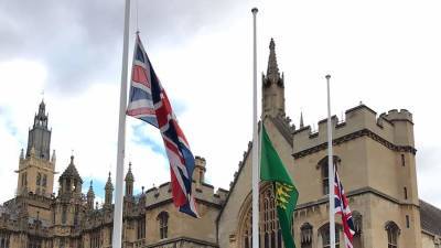 Британский парламент приспустил флаги в связи с убийством депутата