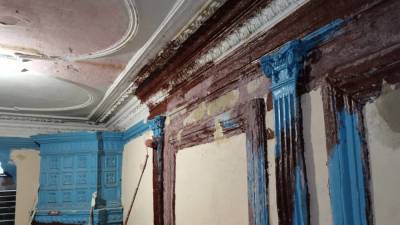 Коммунальщики без согласования перекрасили стены в доме Пушкина в Петербурге