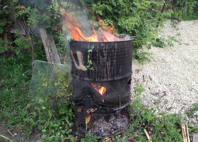 Как приспособить старую железную бочку для сжигания мусора на участке