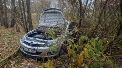 Два человека пострадали при опрокидывании автомобиля в Тульской области