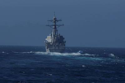 Контр-адмирал назвал провокацией попытку эсминца ВМС США нарушить границу России - lenta.ru - Россия - США
