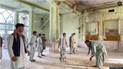 В Кандагаре при взрыве в мечети погибли более 30 человек, десятки ранены