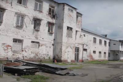 Спецназ готовится к штурму подожженной заключенными колонии во Владикавказе