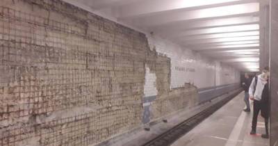 В московском метро обратили внимание на замену «безобразной» плитки