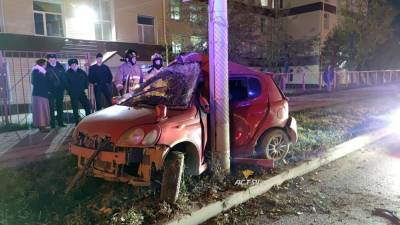 В Новосибирске 32-летний водитель Toyota Vitz погиб от удара о столб на Большевистской