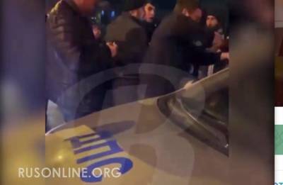 Началось: Кавказцы толпой напали на машину ДПС (видео)