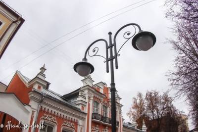В Смоленске на Маяковке начали монтаж фонарей