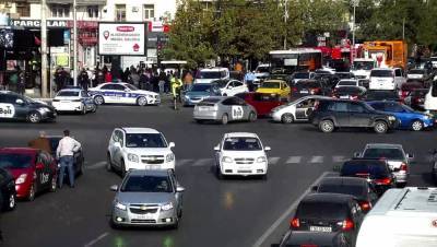В Наримановском районе Баку из-за пожара ограничено движение транспорта (ФОТО)