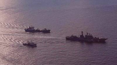 В сети появилось видео, на котором российский корабль прогоняет эсминец ВМС США
