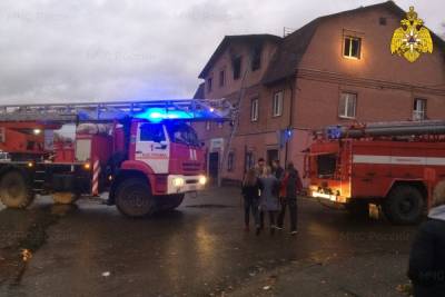 Костромские пожарные оперативно потушили огонь в доме на Береговой улице