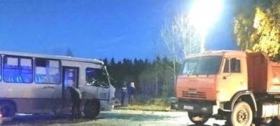 Водитель автобуса в Петрозаводске рискнул жизнями пассажиров и выехал перед Камазом