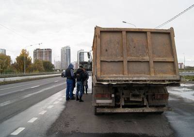 КАМАЗ, загрязнивший площадку перед постом ДПС в Рязани, ездил с «левыми» номерами