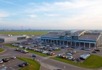 Аэропорт в Жулянах закроют на год
