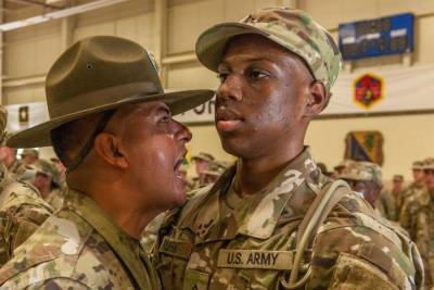 В Армии США выявили проблемы с психологическим состоянием сержантов-инструкторов