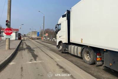 Число скопившихся на границе с ЕС грузовиков уменьшилось почти вдвое