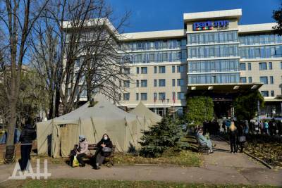 Возле офиса ОБСЕ в Донецке появился палаточный городок