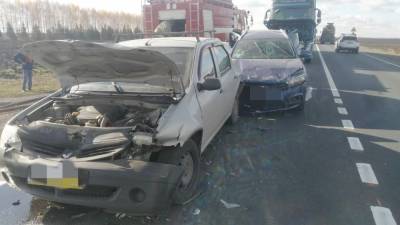 В Башкирии в массовом ДТП с грузовиком пострадали три человека