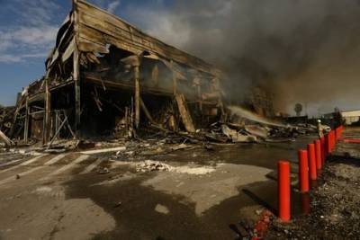 Видео: торговый центр в округе Ха-Шарон сгорел дотла