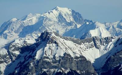 Самая высокая гора Европы потеряла почти метр высоты