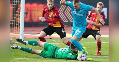 Дзюба забил 100-й гол за "Зенит" и показал надетую в честь этого майку