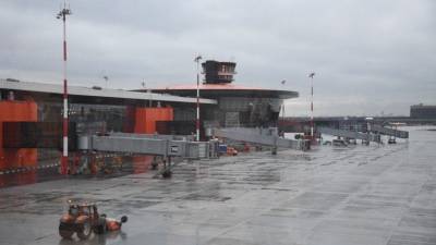 Пассажирский трап въехал в терминал в московском аэропорту «Шереметьево»
