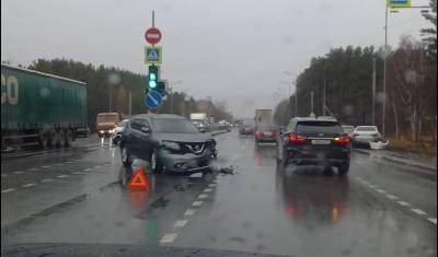 В Тюмени столкнулись три автомобиля: «КАМАЗ», «Toyota Camry» и «Nissan»