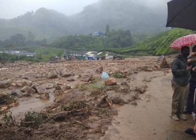 Не менее 10 человек погибли в результате оползней и наводнений в Индии