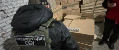 Одесские таможенники организовали схему контрабанды сигарет в мешках с солью