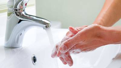 Дерматолог предупредила о рисках частого мытья рук
