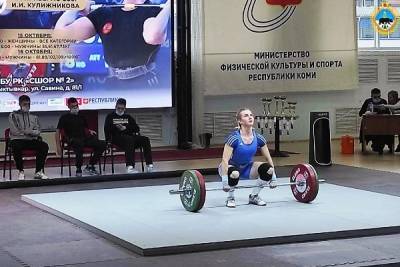 Сотрудница ухтинской колонии, тяжелоатлет Юлия Кванских, стала лидером всероссийских соревнований