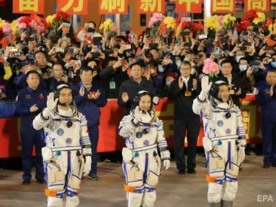 Тан Хунб - Китай доставил трех космонавтов на свою строящуюся орбитальную станцию - gordonua.com - Китай - Украина - Строительство