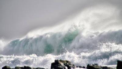 Вильфанд предупредил о «трехэтажных волнах» в Охотском и Беринговом морях