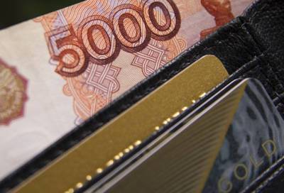 Экономист рассказал, какие колебания будут у рубля по отношению к доллару и евро