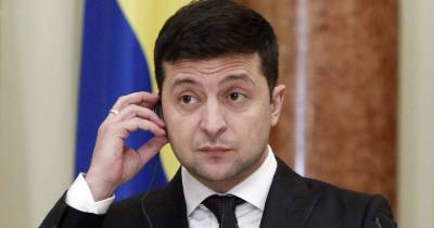 Украинцам предрекли езду катафалков по "шикарным" дорогам Зеленского