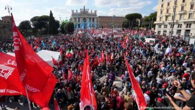 Италия: Десятки тысяч на демонстрации против крайне правой партии