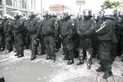 В Берлине 46 полицейских пострадали при расселении сквота
