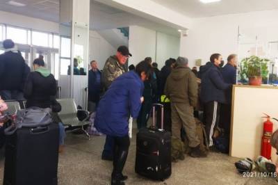 В Хабаровском крае 14 пассажиров с билетами снова не пустили на самолет