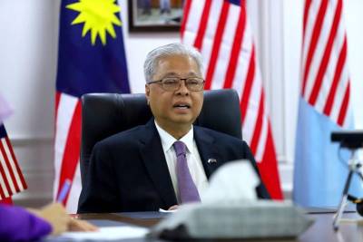 Премьер Малайзии пригрозил непривитым от COVID-19 лишением части льгот