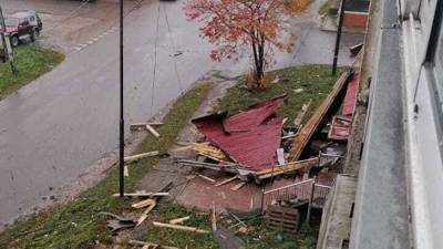 Житель Сахалина погиб под обломками снесенной ветром крыши