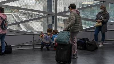 В России вступил в силу новый порядок выезда детей за границу