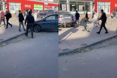 В Новосибирске водитель Toyota Camry после ДТП избил журналиста
