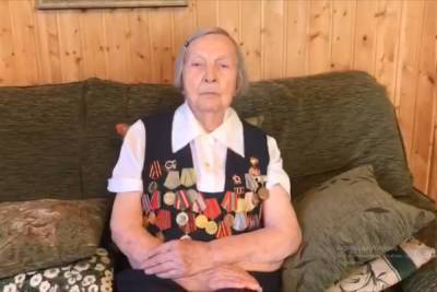 «Бабушка прожила долгую жизнь»: как прошло прощание с ветераном войны, которая собирала деньги врачам в пандемию