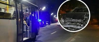 В Киеве пьяный водитель протаранил маршрутку, есть пострадавшие